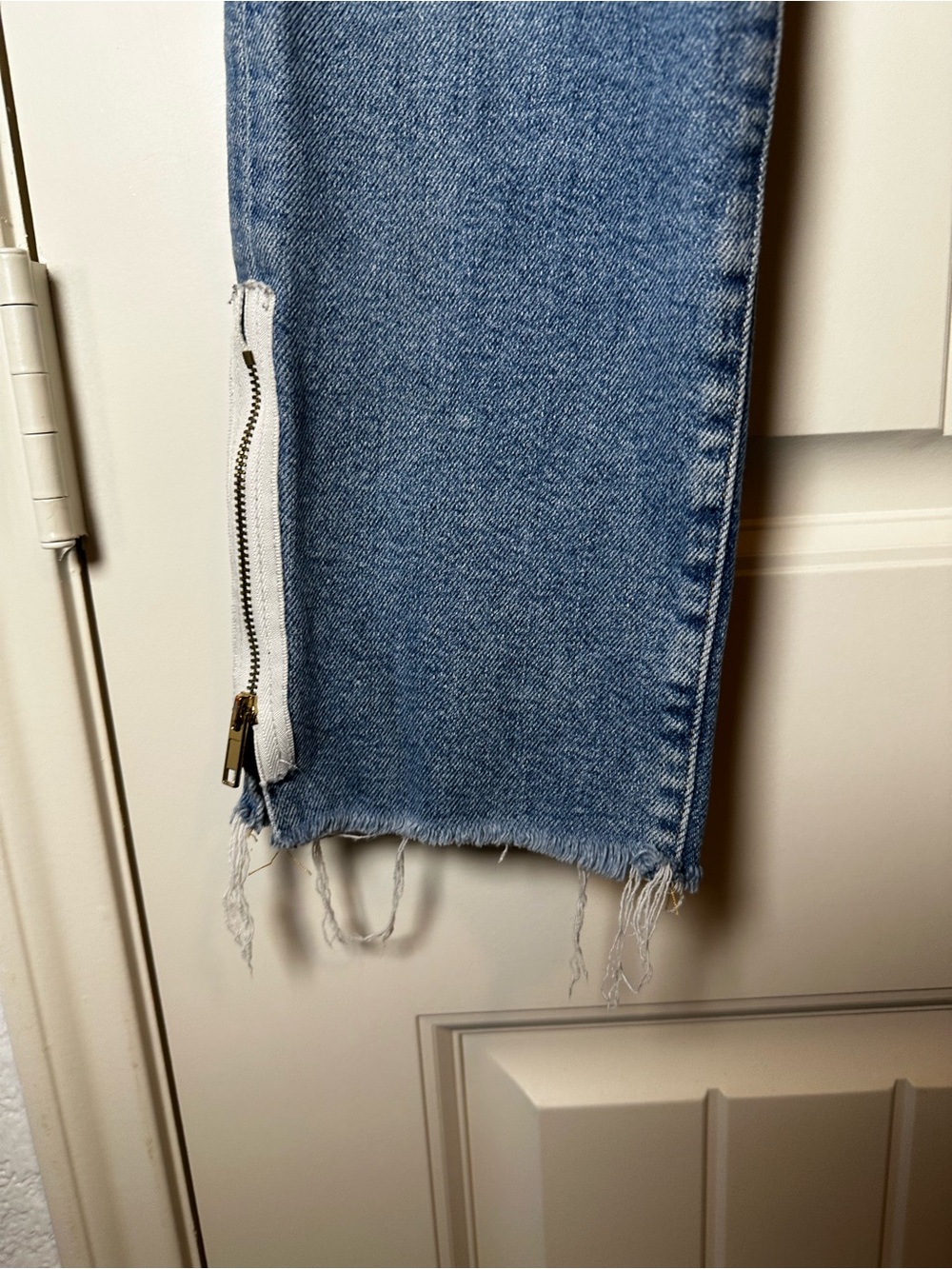 Frame Denim Le High Straight Jeans with Side Zip Detail in Allowell size 26 - Picture 6 of 11